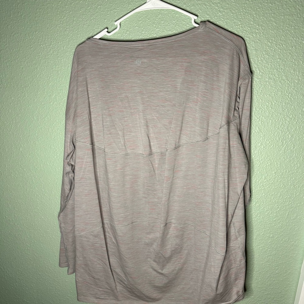 Lululemon Back In Action Long Sleeve Size 10 Grey Striped Scoop Neck NWT - Picture 4 of 8